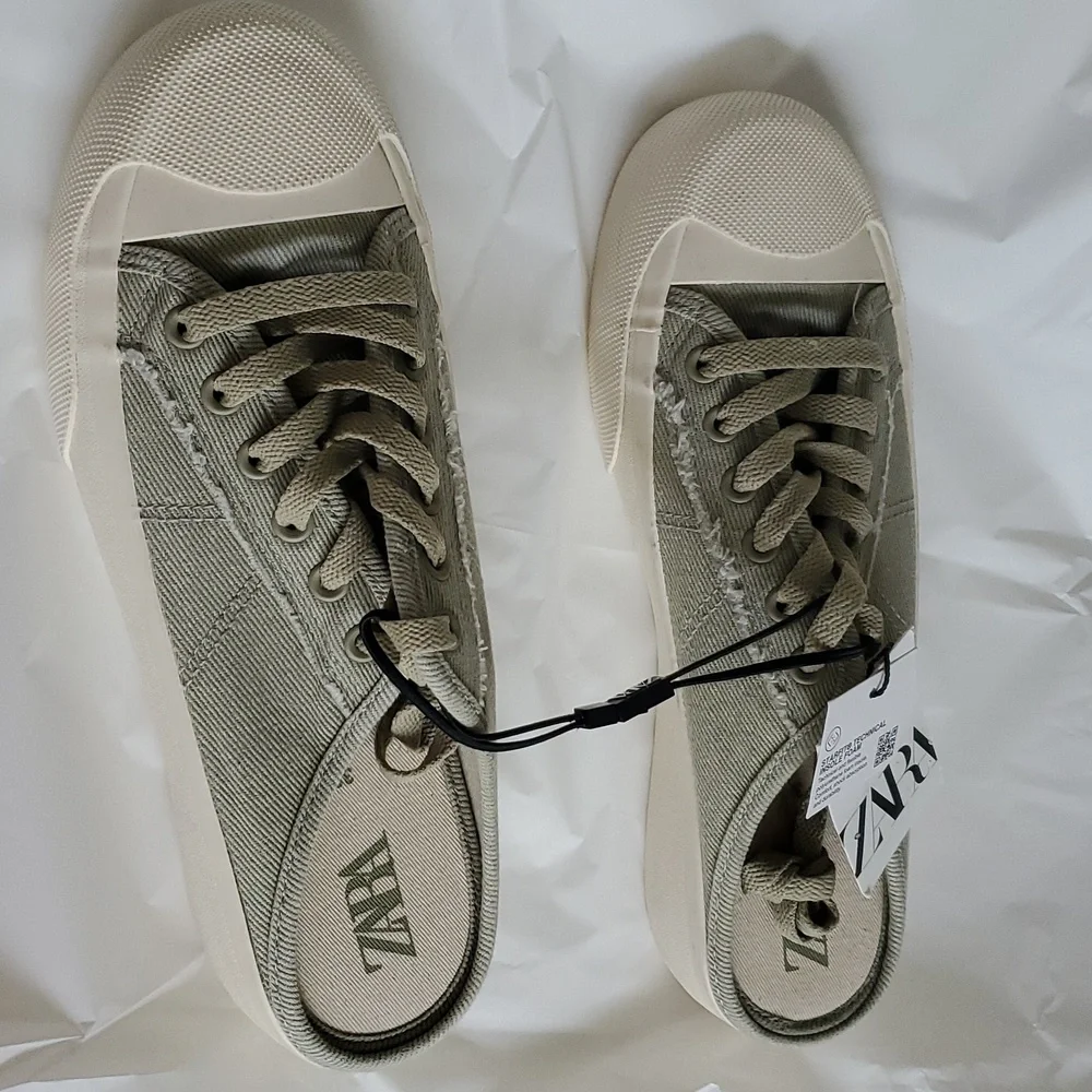 ZARA OPEN BACK CASUAL SNEAKERS
